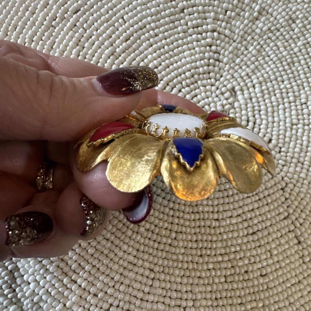 Vintage gold tone brooch pin large flower red white blue enamel white milk bead - Picture 6 of 6